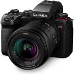 Panasonic DC-S5M2K Lumix full-frame - bezzrkadlovka + S-R2060 20-60mm, F3.5-5.6 (CMOS 24.2MP, aktívna I.S., fázová detekcia AF, C4K/4K video), čierna
