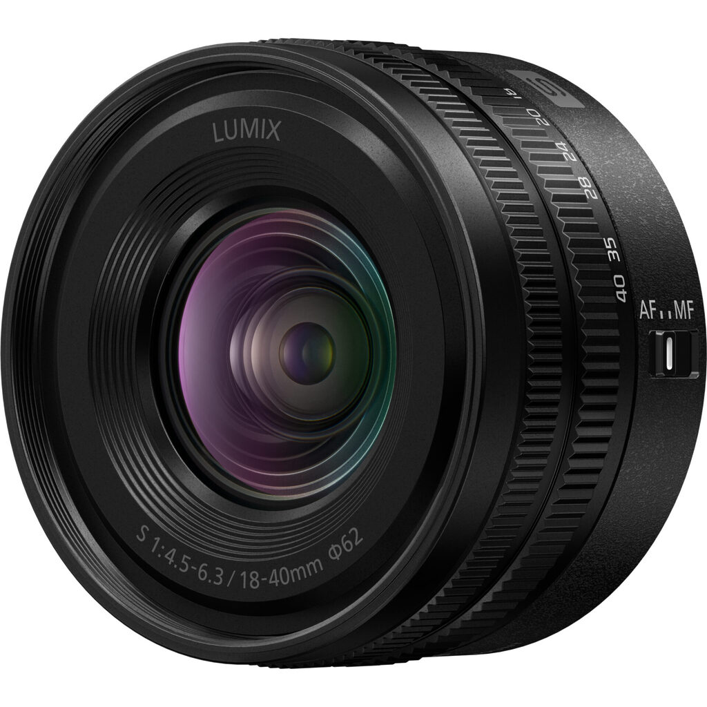 Druhy fotografických objektívov – aký objektív si vybrať? Sprievodca 56 Panasonic S-R1840 LUMIX S najmenší zoom objektív (ohniskový rozsah 18–40 mm, F4.5–6.3, 62 mm filter, maximálne zväčšenie 0,28x)