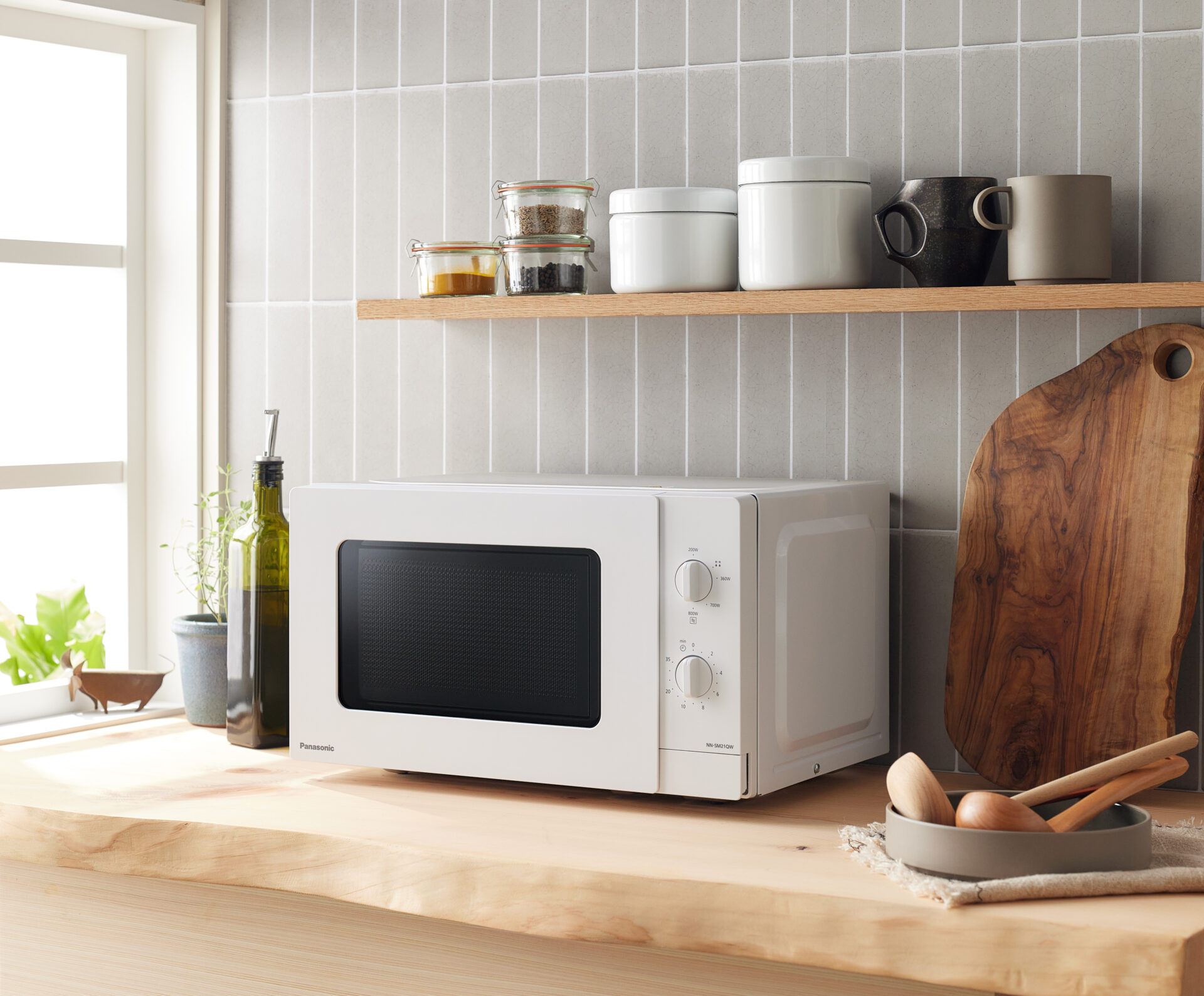 Panasonic NN-SM21QWEPG Panasonic NN-SM21QW kompaktná mikrovlnná rúra (800W, 5 úrovní výkonu, otočný tanier s priemerom 255 mm, ovládanie otočným voličom), biela 10 Panasonic NN-SM21QWEPG NN SM21QW compact