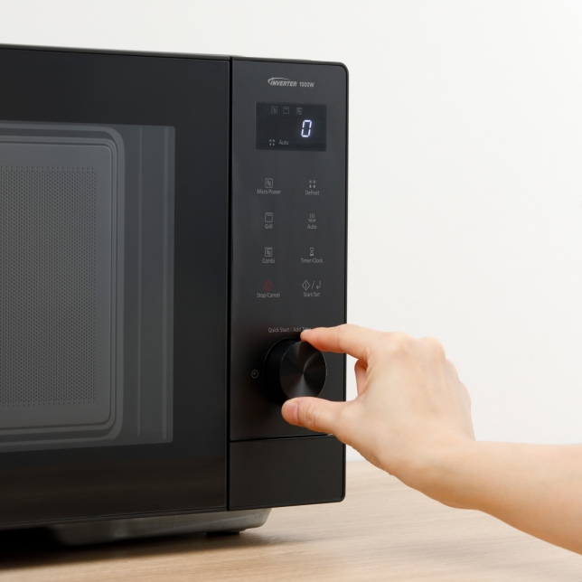 Panasonic NN-GD35QBEPG 1 ast 2620102.jpg.pub .thumb .644.644