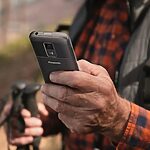 Aký telefón pre seniora vybrať? Praktický poradca 5 telefon senior